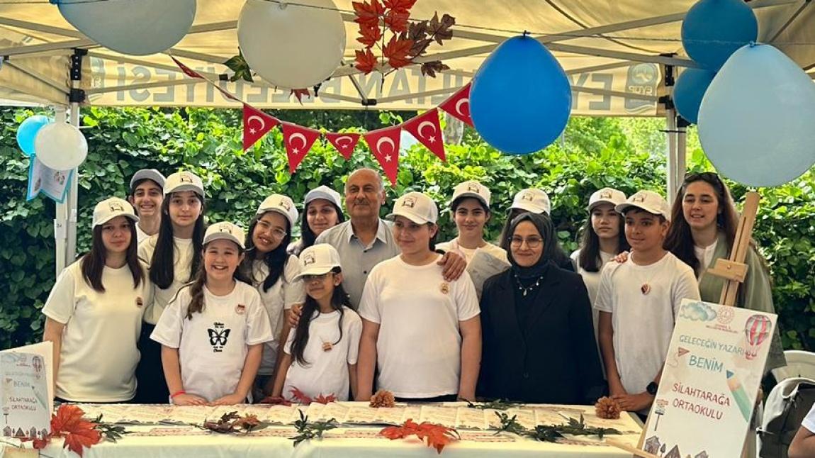  Kalemi ve kağıdı sanata dönüştüren sevgili öğrencilerimiz “Geleceğin Yazarları Projesi”nde kitabımızla birlikte yerini aldı. 